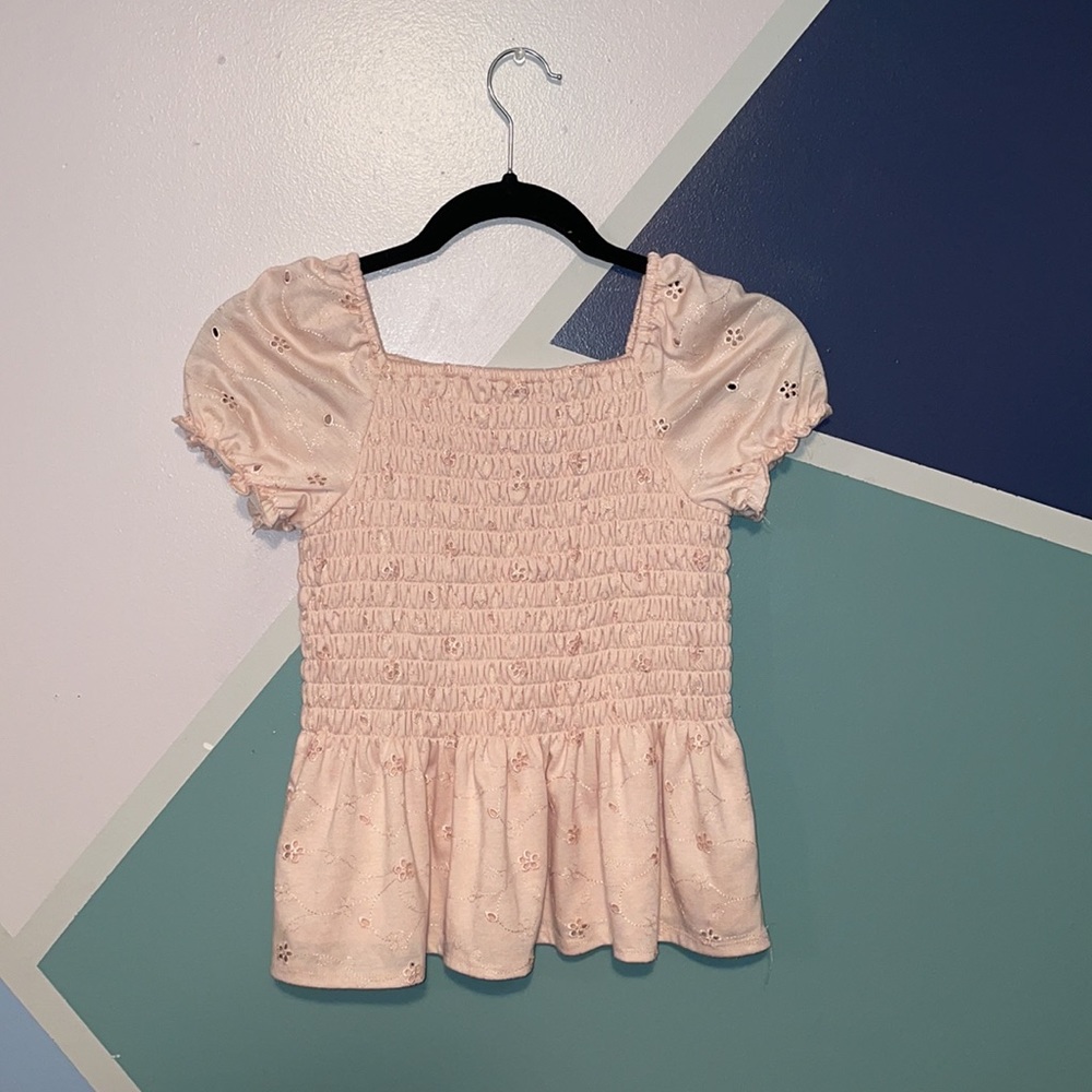 Kohl’s pink ribbed top with puff sleeves (kids)